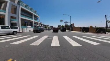 Batı Hollywood Günbatımı Bulvarı Doğuya giden 04 Ön Manzara Hammond St sürücü plakası Kaliforniya