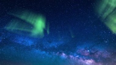 Aurora ve Samanyolu Galaksisi Güneydoğu Gökyüzü 14mm Akvaryumlar Meteor Yağmuru Benzetimi Kuzey Işıkları