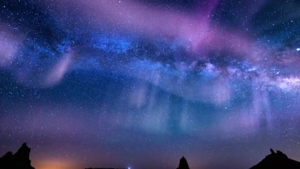 Aurora Green Und Milchstraße Galaxie Über Eisberg 14Mm Geneigt — Stockvideo