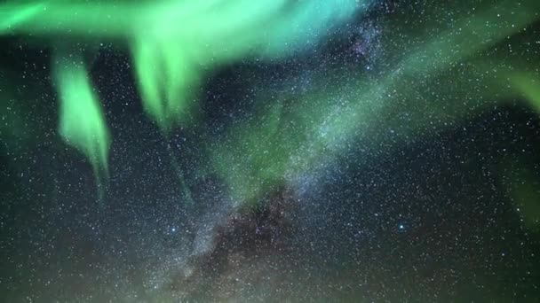 西天的极光绿和银河时间24毫米 — 图库视频影像