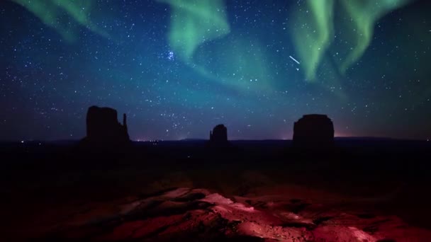 Aurora Solar Storm Monument Valley Melkweg Galaxy Time Lapse Dolly — Stockvideo