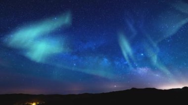 Aurora Borealis Samanyolu Yükselen Zaman Hızı Güneydoğu Gökyüzü Geniş Görüntü Benzetimi Kuzey Işıkları