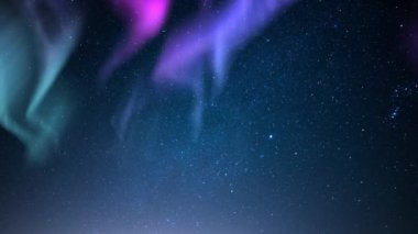 Aurora ve Samanyolu Galaksisi İlkbahar Gökyüzü 01 Hızlandırılmış Yıldızlar ve Meteorlar Kuzey Işıklarını Benzetti