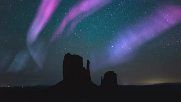 Aurora Solar Storm Monument Valley Linnunradan Galaxy Aika Raukeaa Yli kuvapankkivideo