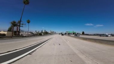Los Angeles Şehir Merkezi Otoyolu 10 Batı 03 Arka Manzara Sürücü Plakası Kaliforniya ABD Ultra Geniş Geniş