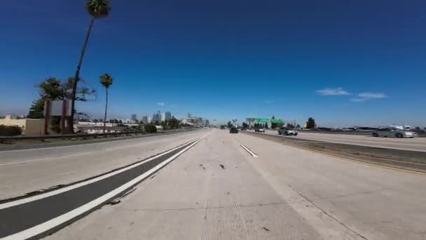 Los Angeles Şehir Merkezi Otoyolu Batı Arka Manzara Sürücü Plakası — Stok video