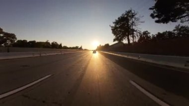 Sacramento Otoyolu 50 Batı 01 Ön Görünüm Günbatımı Sürücü Plakası Kaliforniya ABD Ultra Geniş Geniş