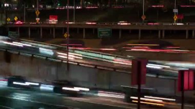 California 'nın Gecesi' nde Hızlı Hareket Eden Araba Işıkları Trafik Sürati Hızı