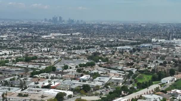 Los Angeles Brea Ave Baldwin Hills Aerial Shot Telephoto Orbit — стокове відео