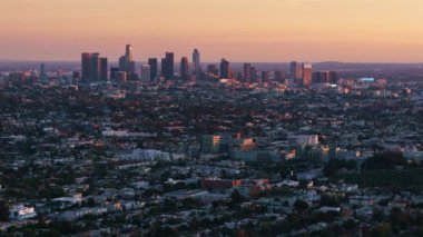 Los Angeles Şehir Merkezi Günbatımından Gece Kentine Griffith Park Zaman aşımına uğramış ABD