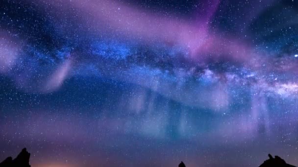 Aurora Glowing Hijau Dan Galaksi Bima Sakti Selama Iceberg 14Mm Stok Rekaman Bebas Royalti
