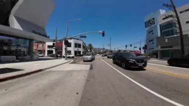 Beverly Hills La Cienega Bulvarı Güneye giden 01 Arka Manzara Melrose Caddesi sürücü plakası ABD Ultra Geniş Plaka