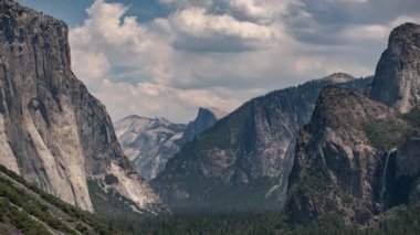 Yosemite Tüneli Görünümü Telephoto Zaman Geçişi Sierra Nevada Dağları Kaliforniya ABD