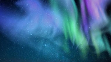 Aurora Yeşil Mor ve Samanyolu Galaksisi Sallanıyor