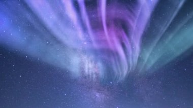 Gece Gökyüzü Büyüsü Aurora ve Meteor Yağmuru Samanyolu Galaksisi Zaman Hızı