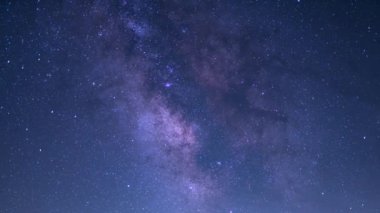 Perseid Meteor Yağmuru ve Samanyolu Galaksisi 50 mm Güneydoğu Gökyüzü Kanyon 'un Üzerinde Mor Zaman Hızı