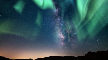 Aurora Green ve Samanyolu Galaksisi Kanyon Döngüsü 20 mm Güney Gökyüzü