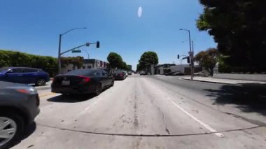 Beverly Hills La Cienega Bulvarı Güneye giden 04 Front View Clifton Yolu sürücü plakası ABD Ultra Geniş Plaka