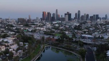 Los Angeles Şehir Merkezi Günbatımı Alacakaranlığı Echo Park Havacılık Yörüngesi L Kaliforniya ABD