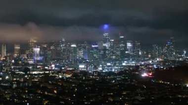 San Francisco şehir merkezinden Foggy Skyline, Bernal Heights 'tan CIty Time Lapse California ABD