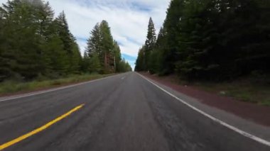 Volkanik Miras Sahnesi Odessa 'dan Yukarı Klamath Gölü 01 Ön Görünümü 140 Sürücü Plakası Oregon