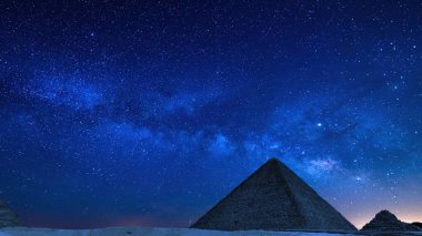 Mısır Büyük Giza Piramidi Khufu ve Samanyolu Galaksisi
