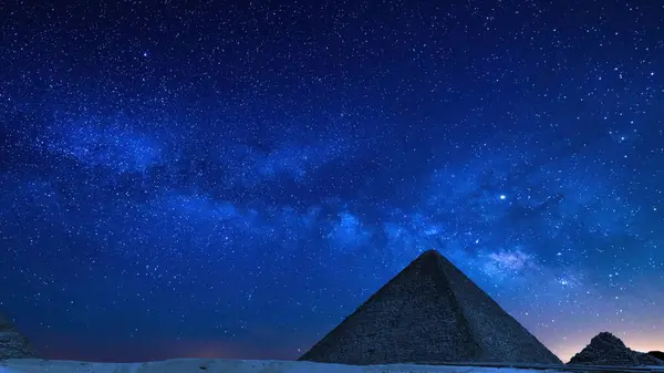 Mısır Büyük Giza Piramidi Khufu ve Samanyolu Galaksisi