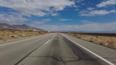 395 Kuzey Yolu 3 Ridgecrest 'e Owens Gölü 02 Ön Manzara Çok Kameralı Araç Plakası Sierra Nevada California Dağı
