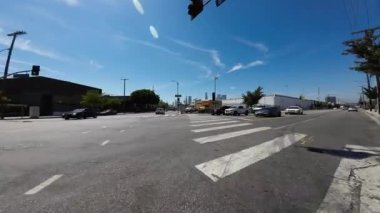 Los Angeles Şehir Merkezi Little Tokyo Alameda St Northbound 01 Front View 6. Cadde Kaliforniya plakalı