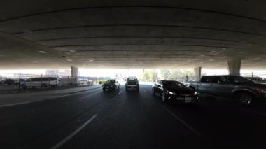 Stockton Şehir Merkezi Şehir Manzarası 01 Arka Görünüm Sürücü Plakaları Kaliforniya ABD Ultra Geniş Geniş