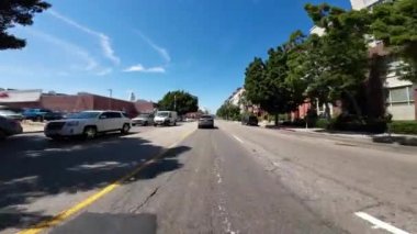 Los Angeles Şehir Merkezi Küçük Tokyo Alameda St Northbound 04 Front View 2. Cadde, Kaliforniya plakası.