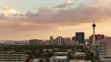 Las Vegas Günbatımı Skyline Cityscape Time Lapse Tilt Down Nevada USA