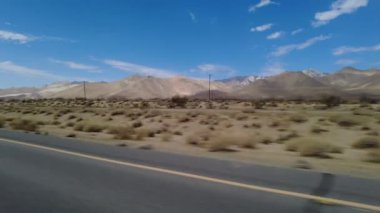 395 Kuzey Yolu, 3 Ridgecrest, Owens Gölü 04, 3 Çeyrek Kameralı Araç Plakası Sierra Nevada California