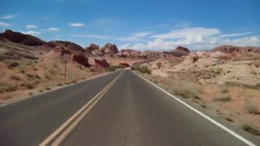 Ateş Fare Vadisi 'nden Hiperlapse Sürüşü' nden Tank Rd Kuzey yönünde 03 Front View Nevada Çölü ABD