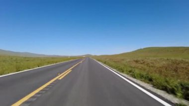 Carrizo Ovası Otoyolu 58 Batı McKittrick 03 Ön Görünüm Kaliforniya plakalı ABD