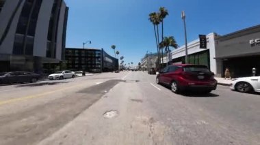 Beverly Hills Wilshire Bulvarı Westbound 02 Front View Robertson Bulvarı sürücü plakası ABD Ultra Wide