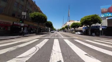 Hollywood Bulvarı Doğuya yönelen 06. Arka Görünüm Cahuenga Bulvarı Sürücü Plakası ABD Ultra Geniş Plaka