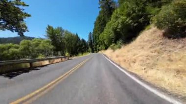 Devlerin Redwood Bulvarı 3 Landsdale Korusu 01 Önden Sürücü Plakası Kaliforniya Ultra Geniş