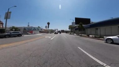 Los Angeles Pico Bulvarı Doğuya doğru 07 Front View Hauser Bulvarı Sürücü Plakası ABD Ultra Geniş