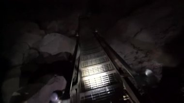 Karanlık Kurukafa Mağara Mağarası Seferi Lav Yatakları Ulusal Anıtı Kaliforniya ABD 'de