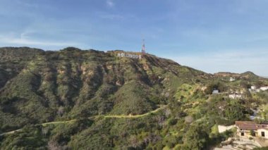 Los Angeles, Kaliforniya 'daki Icon Elevate Hollywood İşareti Havadan Kuş Gözü Görünümü