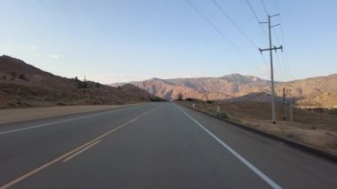 Isabella Gölü 4 Kernville 04 Front View Çok Kameralı Günbatımı Sürücü Plakası Sierra Nevada California Dağı ABD