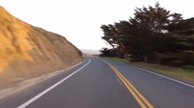 Big Sur Pasifik Sahil Otoyolu 8 Pfeiffer Sahili 'nden Carmel' e Deniz 10 Arka Görüş Multicam Sürücü Plakası Kaliforniya ABD