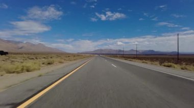 395 Kuzey Yolu 3 Ridgecrest 'e Owens Gölü 09 Ön Manzara Çok Kameralı Araç Plakası Sierra Nevada California Dağı