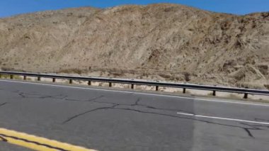 395 Sahne Byway Güney 5 Kızıl Kaya Kanyonu Mojave 01-3 Çeyrek L Çok Kameralı Araç Plakası Sierra Nevada California Dağı
