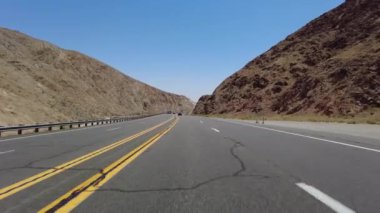 395 Sahne Byway Güney 5 Kızıl Kaya Kanyonu Mojave 01 Ön Manzara Çok Kameralı Araç Plakası Sierra Nevada California Dağı