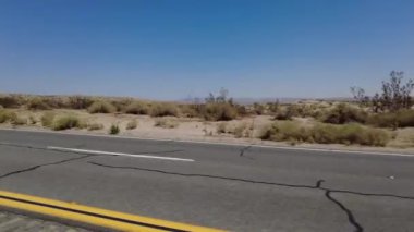 395 Sahne Byway Güney 5 Kızıl Kaya Kanyonu 'ndan Mojave 03 3 Çeyrek Kameralı Araç Plakası Sierra Nevada California