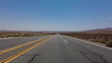 395 Sahne Byway Güney 5 Kızıl Kaya Kanyonu Mojave 03 Ön Manzara Çok Kameralı Araç Plakası Sierra Nevada California Dağı