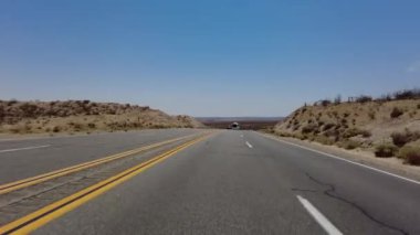 395 Sahne Byway Güney 5 Kızıl Kaya Kanyonu Mojave 04 Ön Manzara Çok Kameralı Araç Plakası Sierra Nevada California Dağı