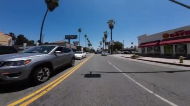 Hollywood Sunset Bulvarı Doğuya giden 06 Ön Manzara La Brea Bulvarı Kaliforniya plakalı